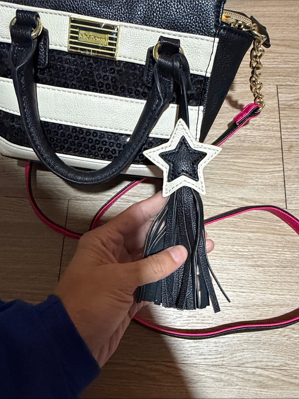 Betsey Johnson Black Cream Sequined Crossbody with Hot Pink Strap & Tassel Star - Picture 3 of 15
